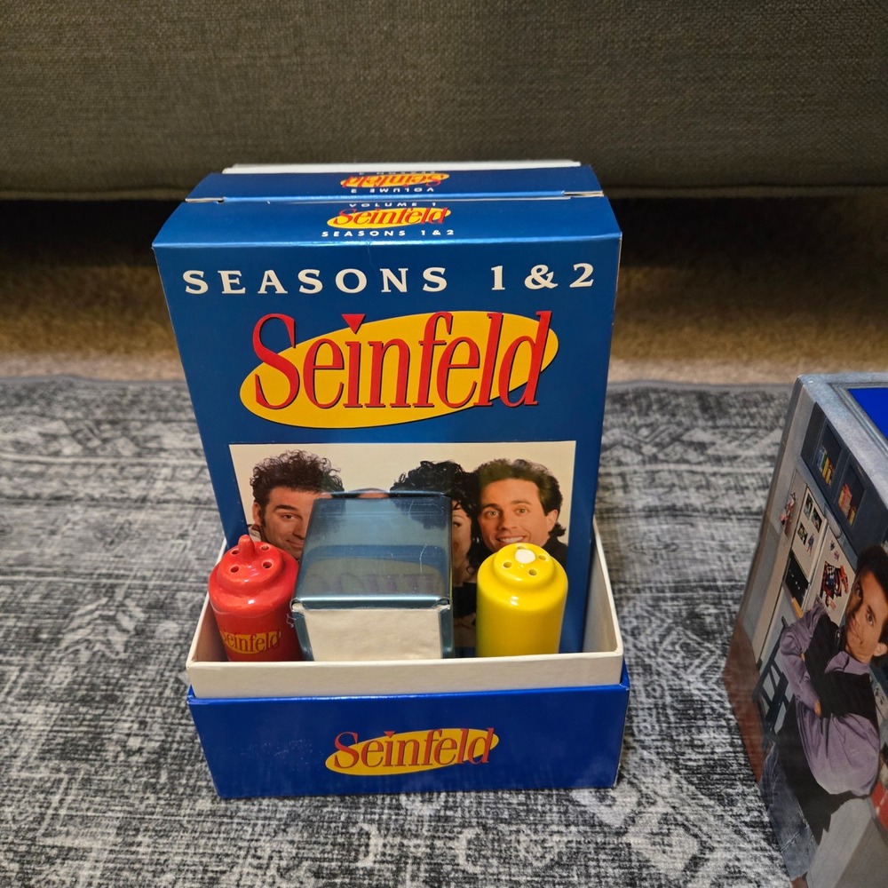 2004 Seinfeld Seasons 1-3 DVD Box Set Monks Diner Salt Pepper Shakers